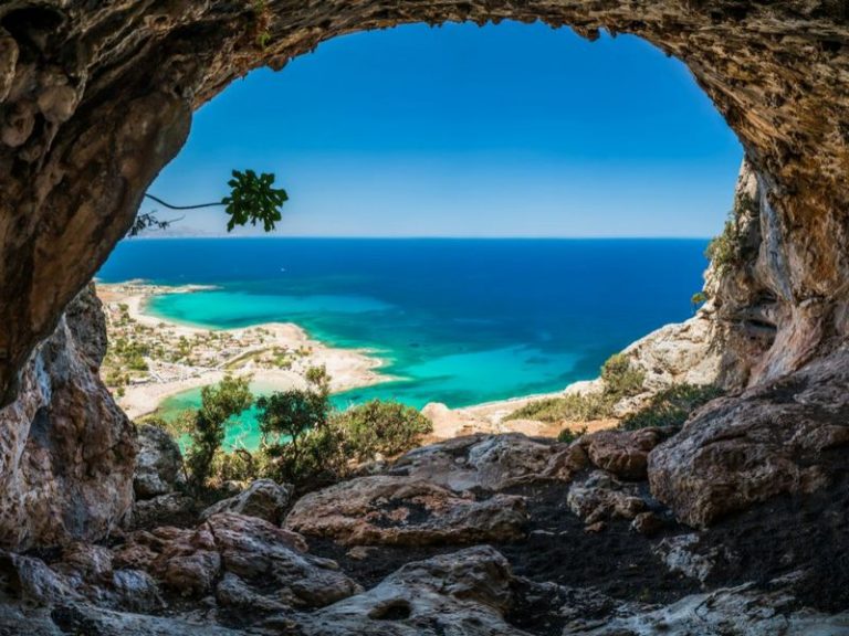 Exploring the Hidden Gems Unearthing Cretes Spectacular Marine Life
