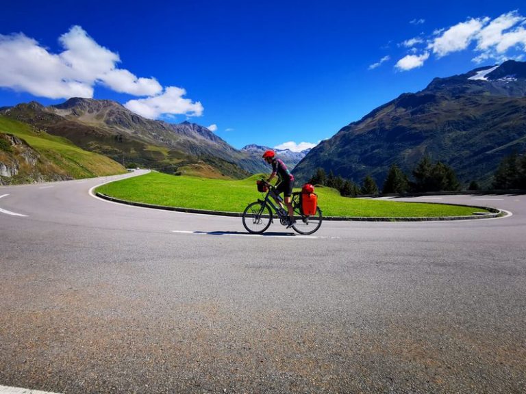 Switzerlands Best Cycling Routes Exploring Scenic Landscapes on Two Wheels
